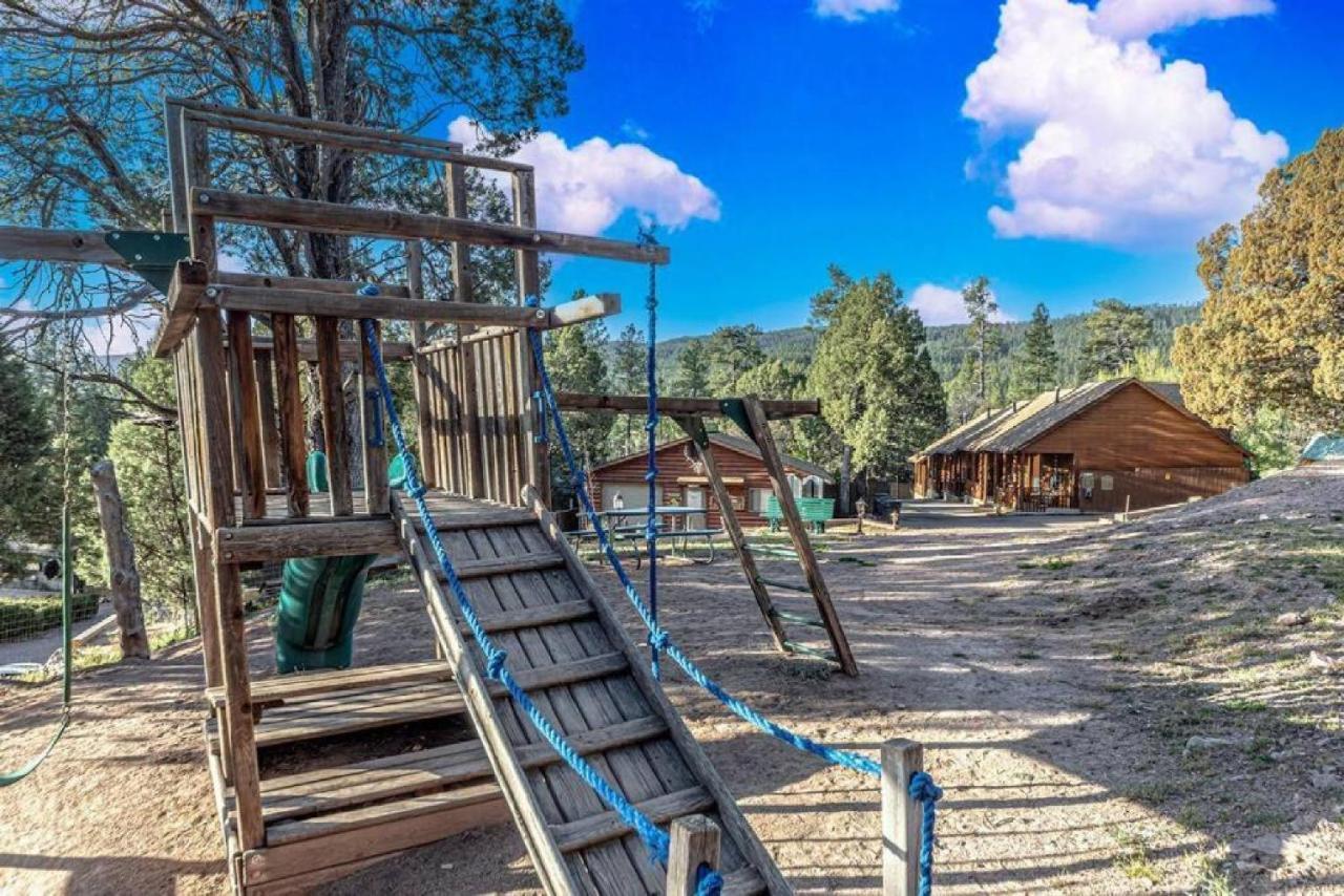 Cabin #3 Rainbow Trout - Pet Friendly- Sleeps 6 - Playground & Game Room 佩森 外观 照片